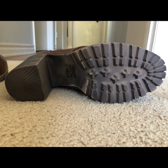 Boots - Picture 5 of 7